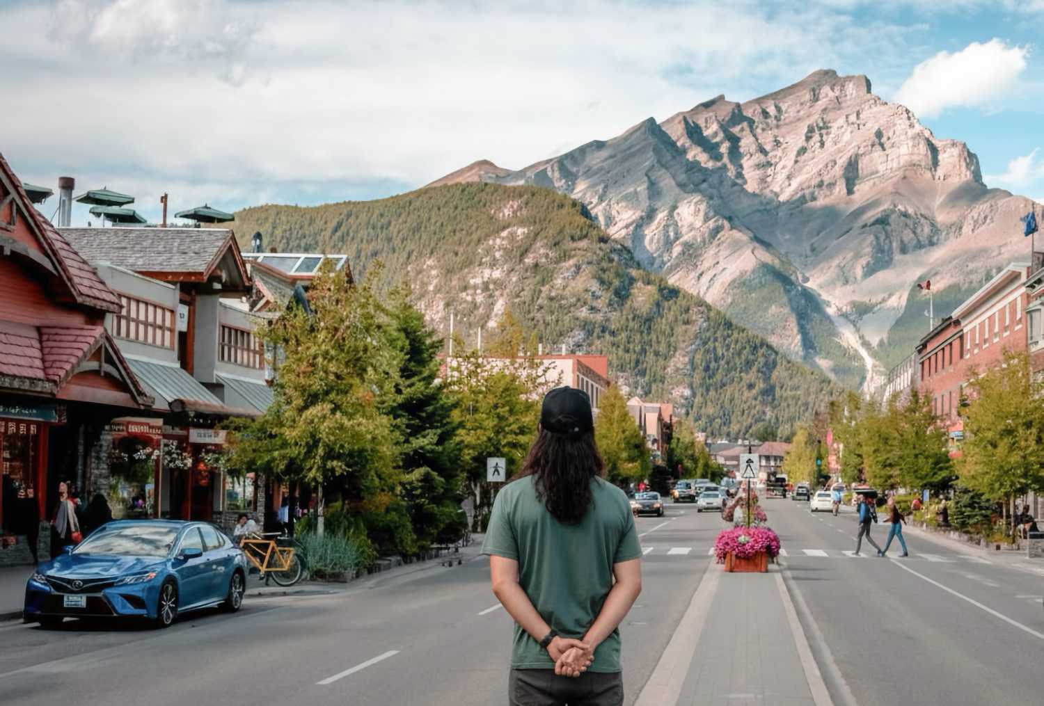 Banff Avenue: paseo corto por el centro (tiendas, cafés y río)