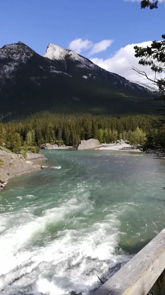 Vistas desde una de las pasarelas de Bow river trail