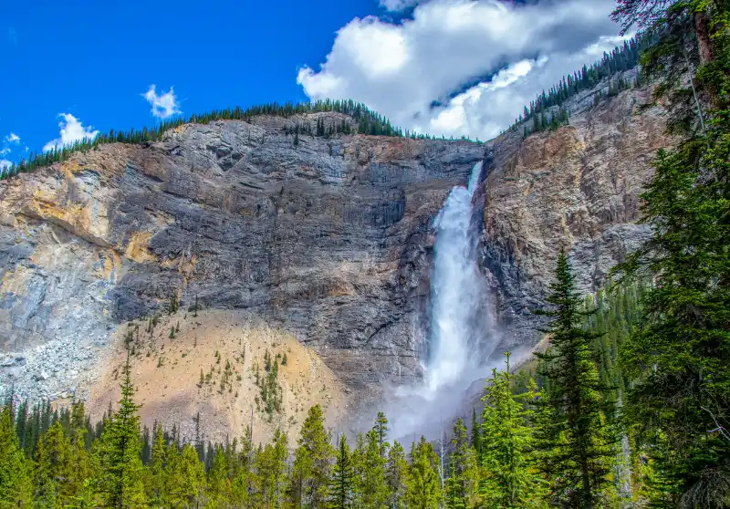Takakkaw Falls (Yoho): guía completa para visitarla en 2026